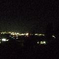 部屋の窓を開けると甲府盆地の夜景が見える。